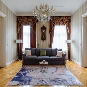 https://vintage-central-home-next-to-the-new-york-caf.inbudapesthotels.com